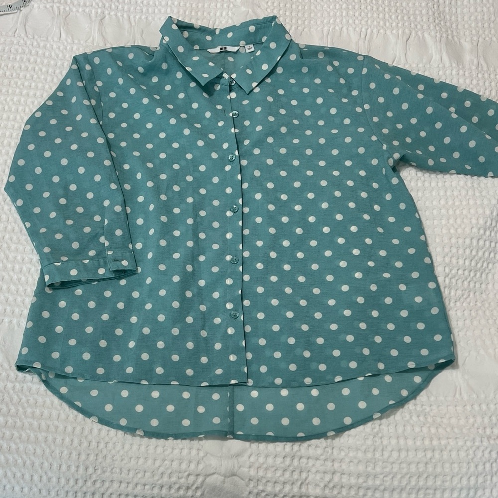 Uniqlo Women's Teal Polka Dot Button Down Shirt